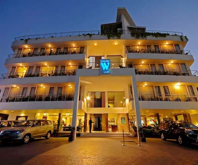 https://imgcld.yatra.com/ytimages/image/upload/t_hotel_yatra_city_desktop/v1401868467/Domestic Hotels/Hotels_Jaipur/Hotel The Wall Street/Overview.jpg